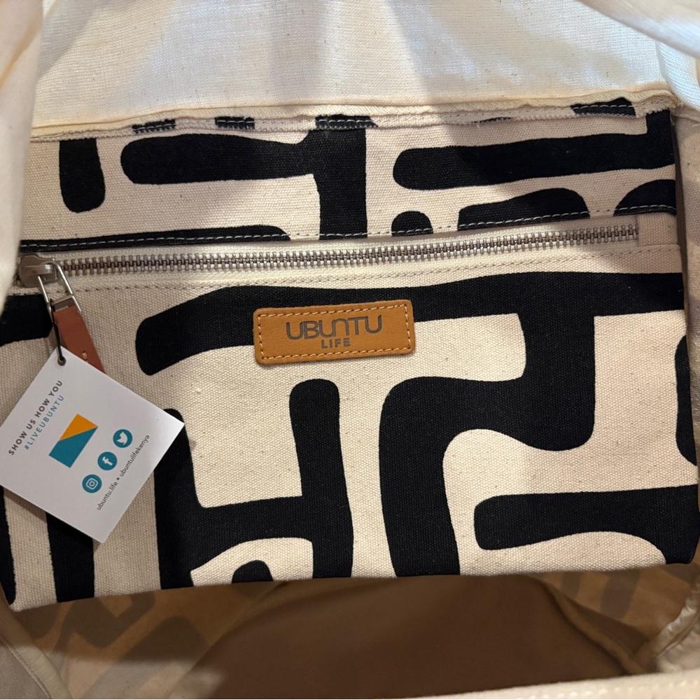 Ubuntu Life Tote Bag. Huge! Excellent condition, canvas, leather straps - Picture 3 of 7